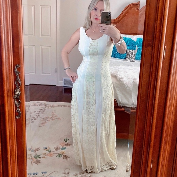 Soieblu Dresses & Skirts - SOIEBLU cream lace maxi dress sleeveless